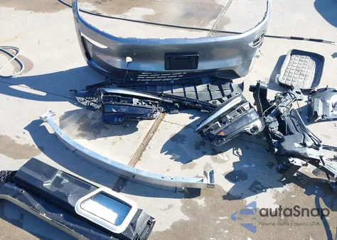 2026 Tesla Model Y Long Range Dual Motor All-Wheel Drive/Long Range Launch Series from USA, damaged, VIN 7SAYGDEE8TA401988